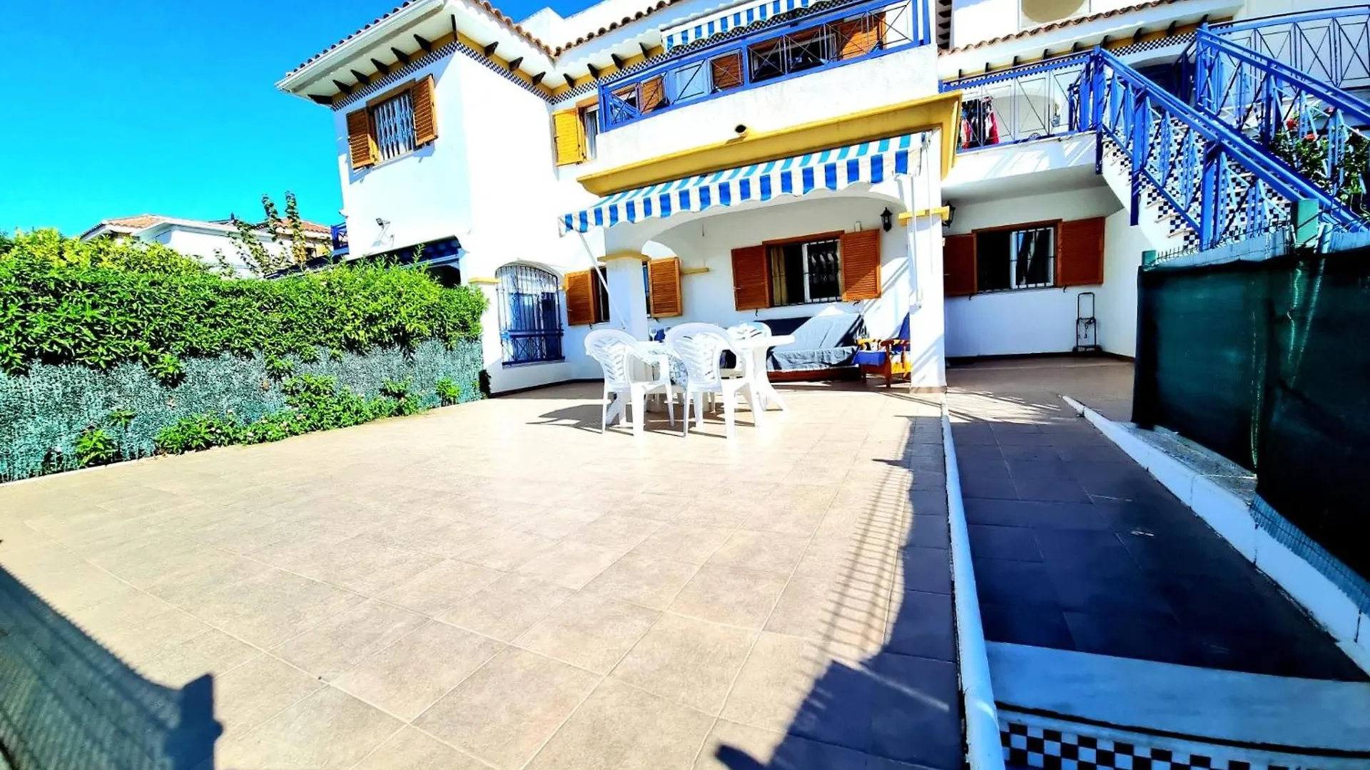 Apartamento Bajo Veramar 2 2ª Linea 500 M De La Playa contacts